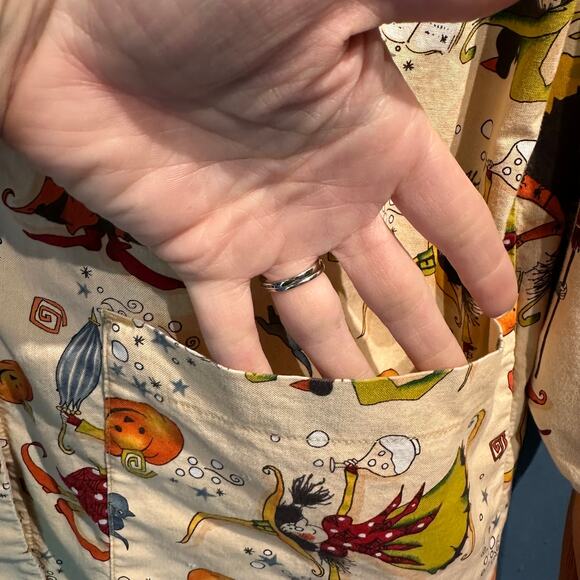 Peaches Uniforms size Small Halloween Long Sleeve Scrubs Jacket Button Front - Picture 6 of 7